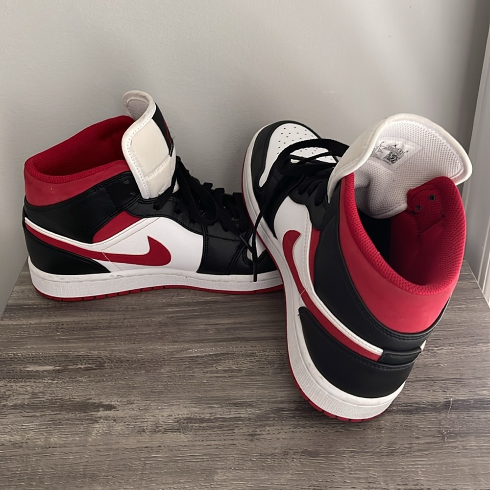 Air Jordan 1 Mid Gym Red Black White